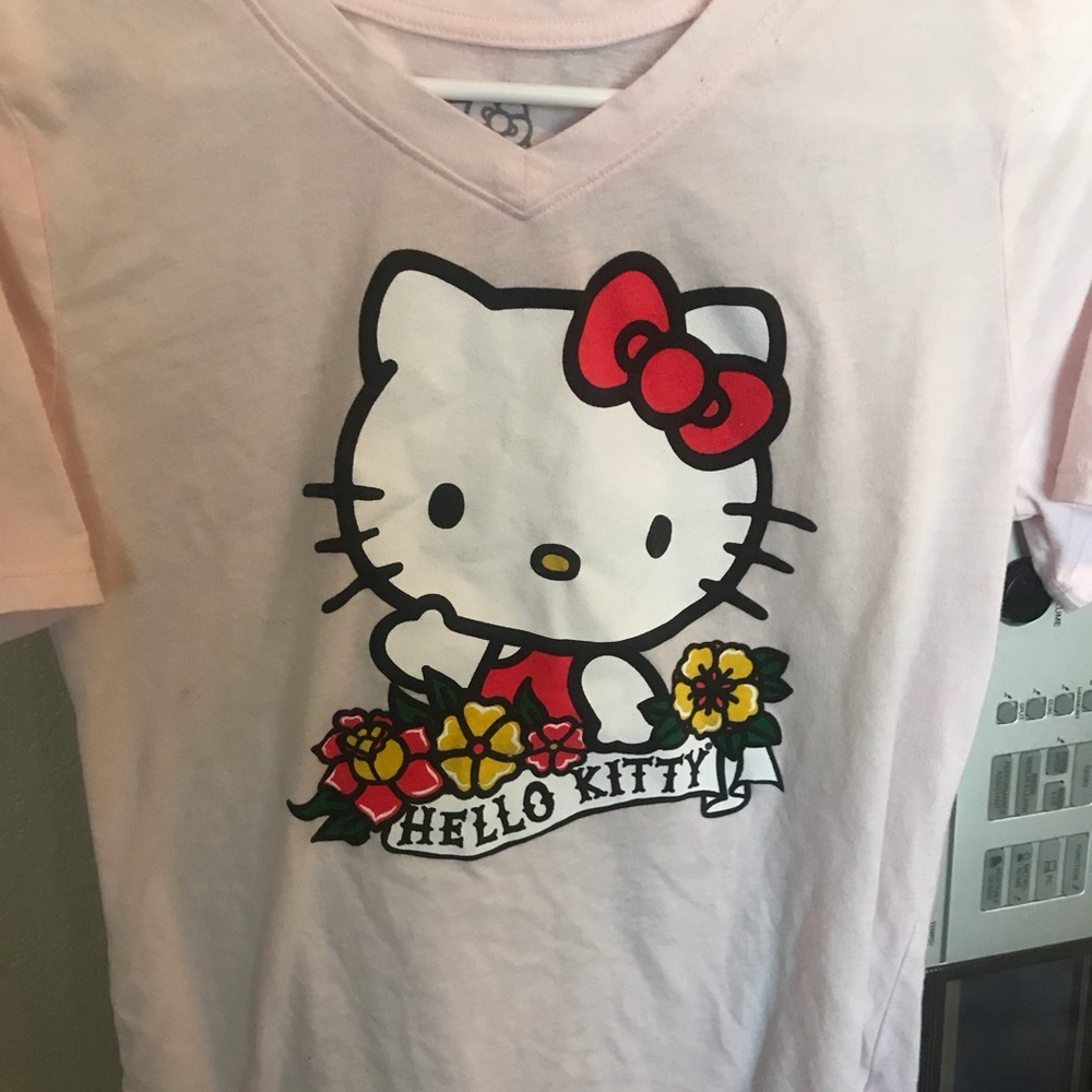 Pink hello kitty v-neck T-shirt